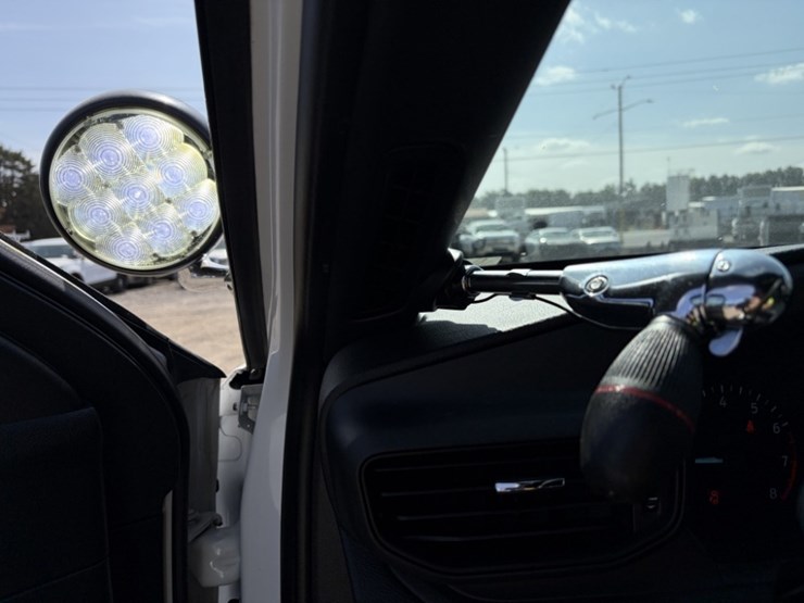 2020-ford-explorer-image-29