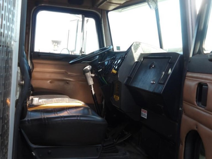 1997-peterbilt-379-image-20