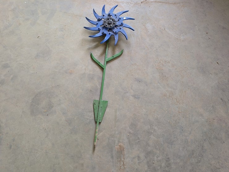 hand-crafted-steel-flower-decor-image-1