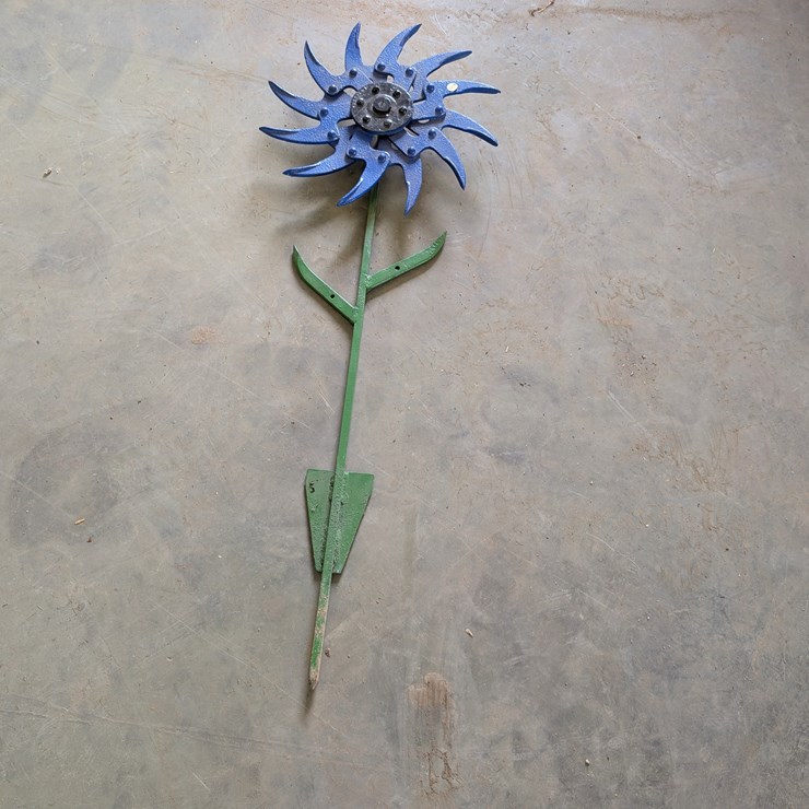 Hand crafted steel Flower Decor