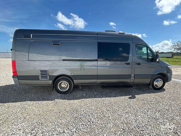 2010-mercedes-benz-sprinter-4500-image-22