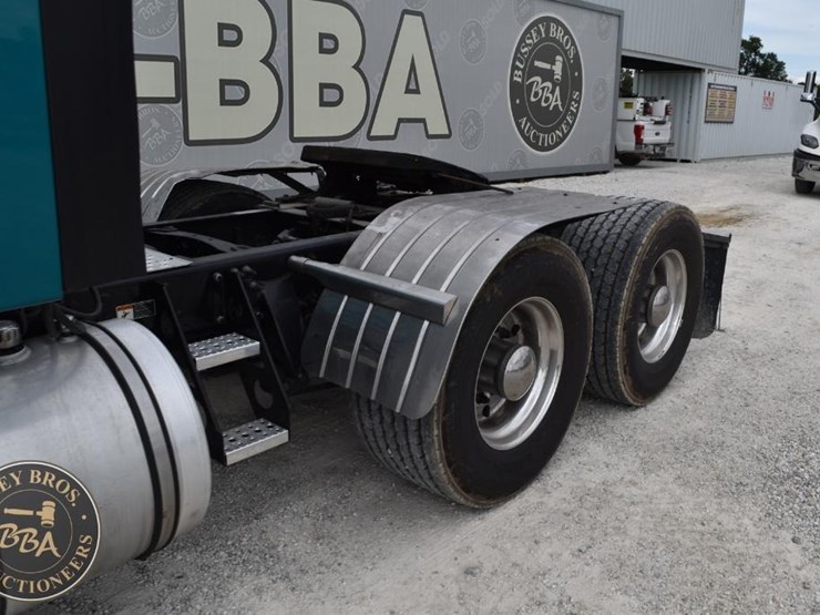 2016-freightliner-cascadia-125-image-18