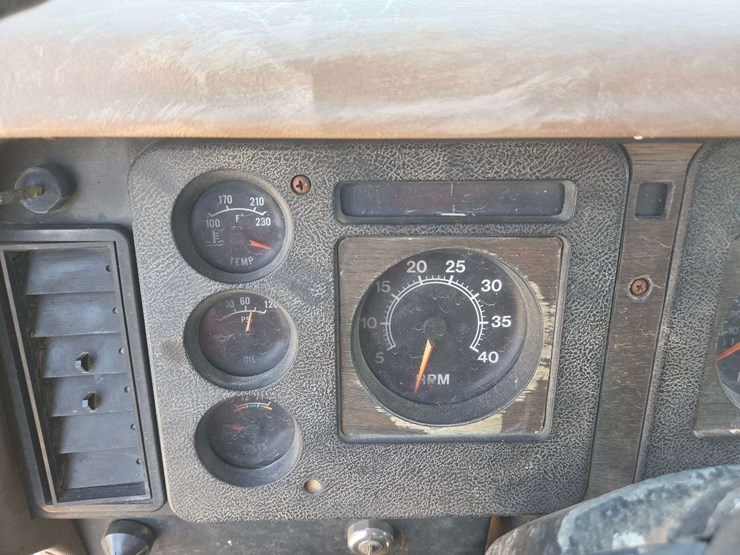 1984-international-1954-conventional-cab-image-31