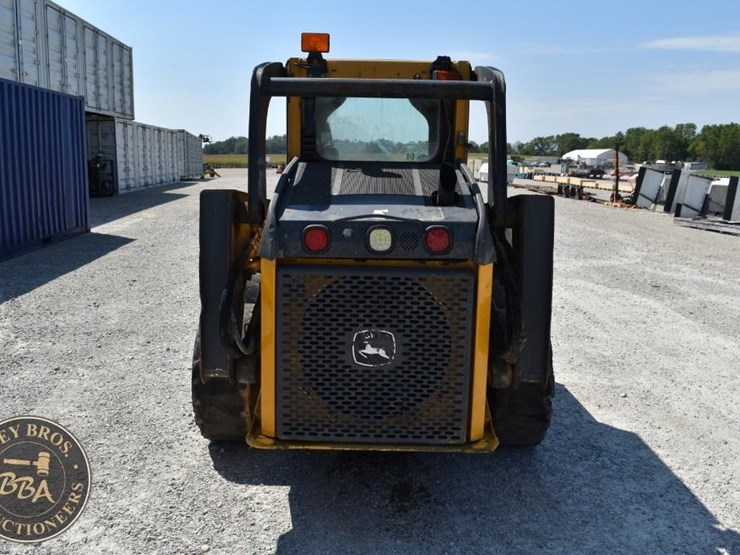 2012-deere-318d-image-5