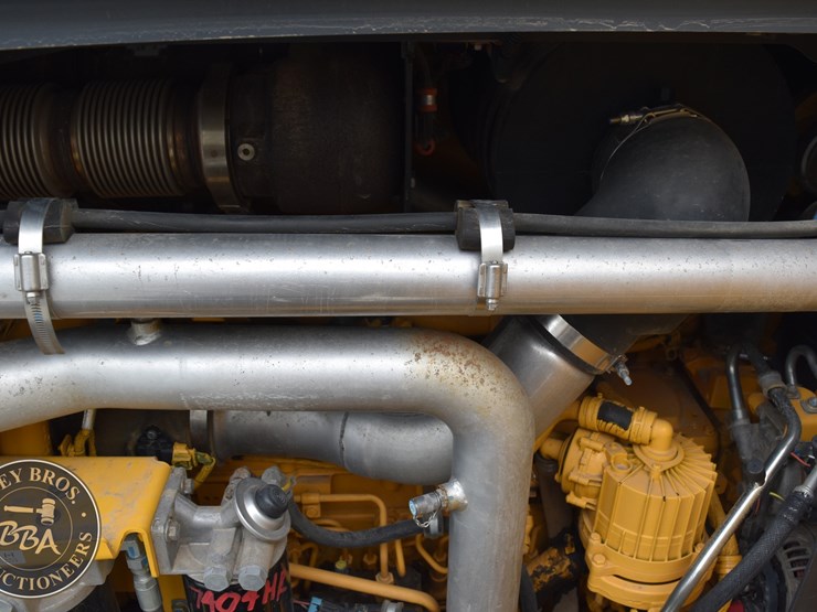 2010-deere-670g-image-43