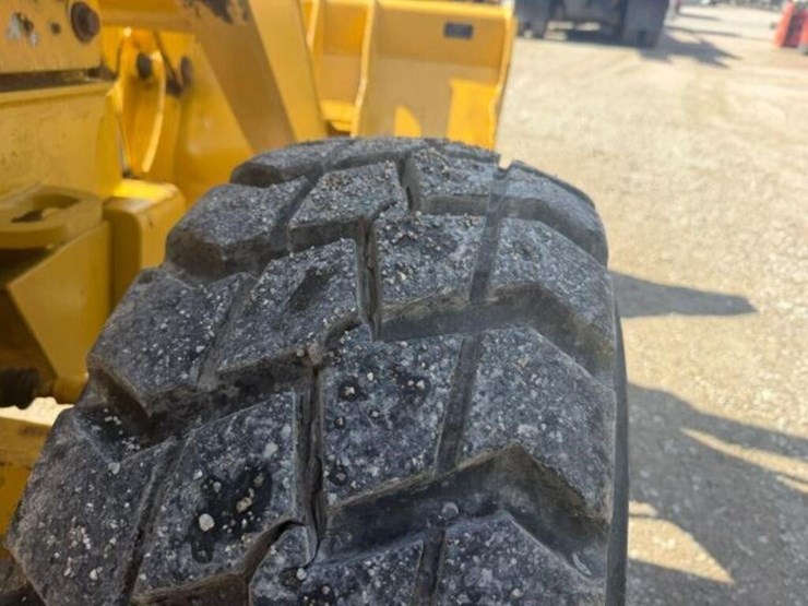 2006-deere-310g-image-48
