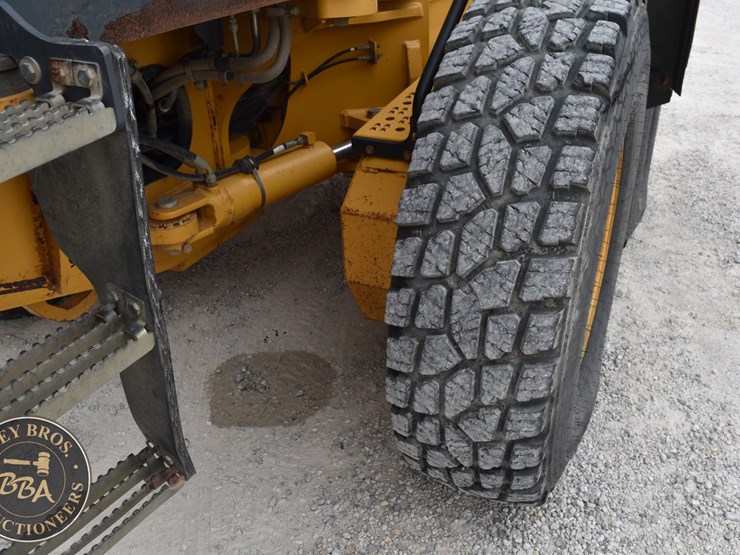 2010-deere-670g-image-29