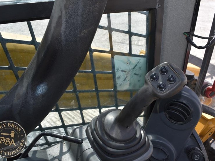 2015-caterpillar-287d-image-52