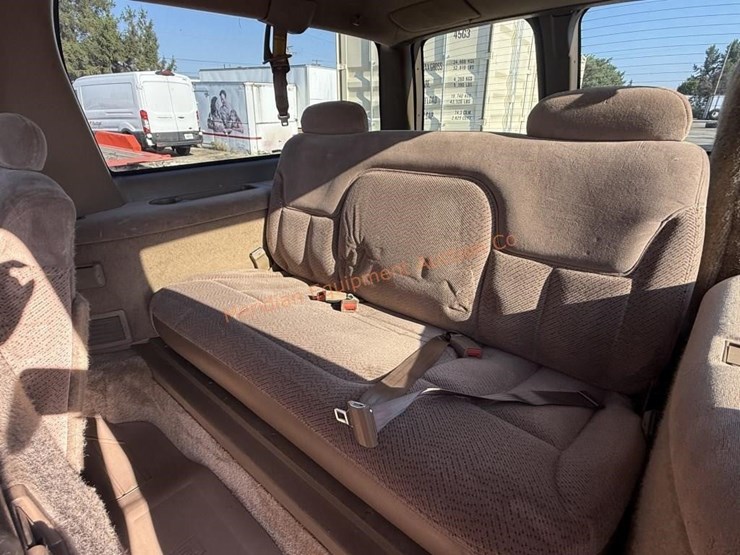 1995-chevrolet-suburban-1500-ls-image-29