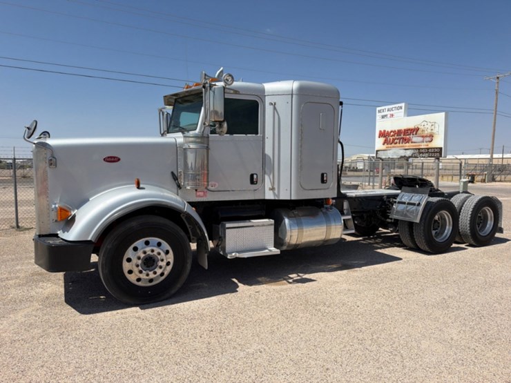 2015-peterbilt-367-image-1