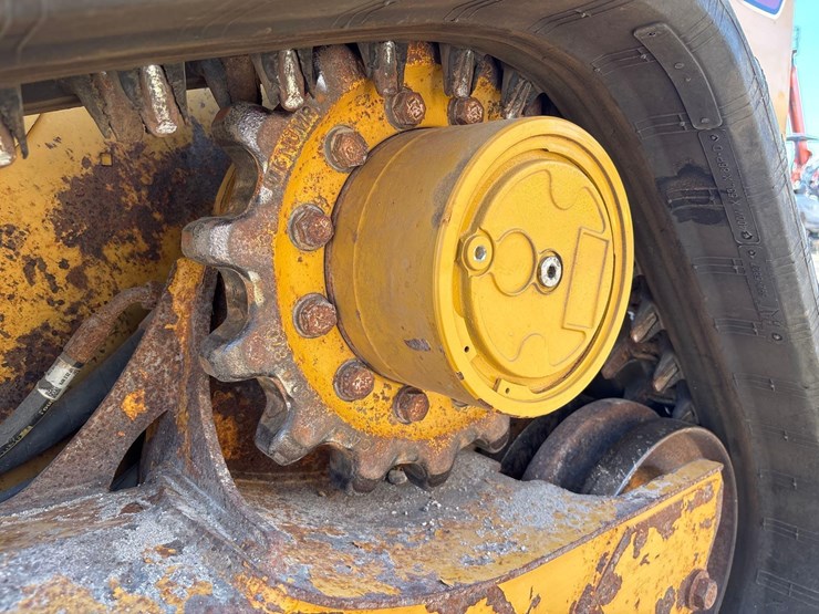 2021-caterpillar-259d3-image-15