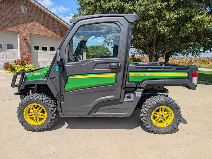 2019-john-deere-gator-image-2