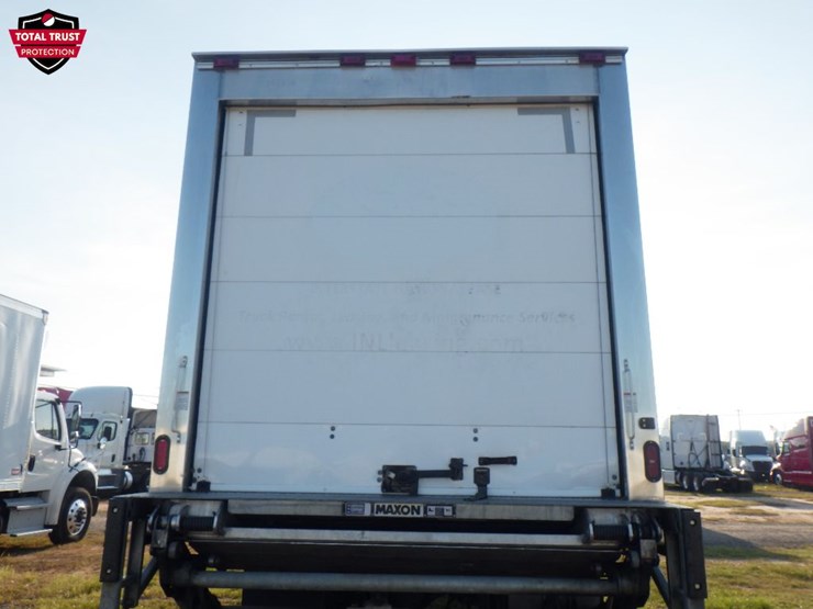 2020-freightliner-m2-106-image-8