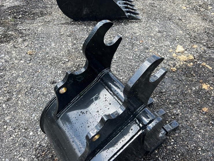 18”-quick-attach-excavator-bucket-for-kx40-image-5