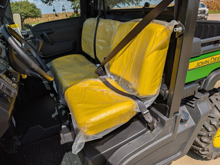 2019-john-deere-gator-image-42