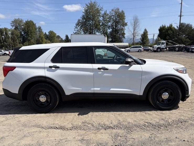 2020-ford-explorer-image-3