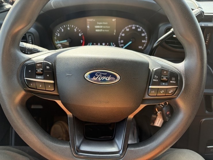 2020-ford-explorer-image-29