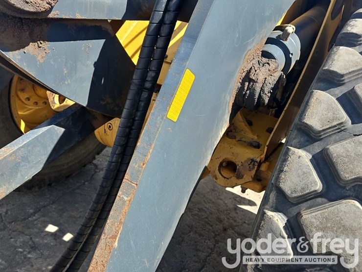 2017-deere-544k-image-26