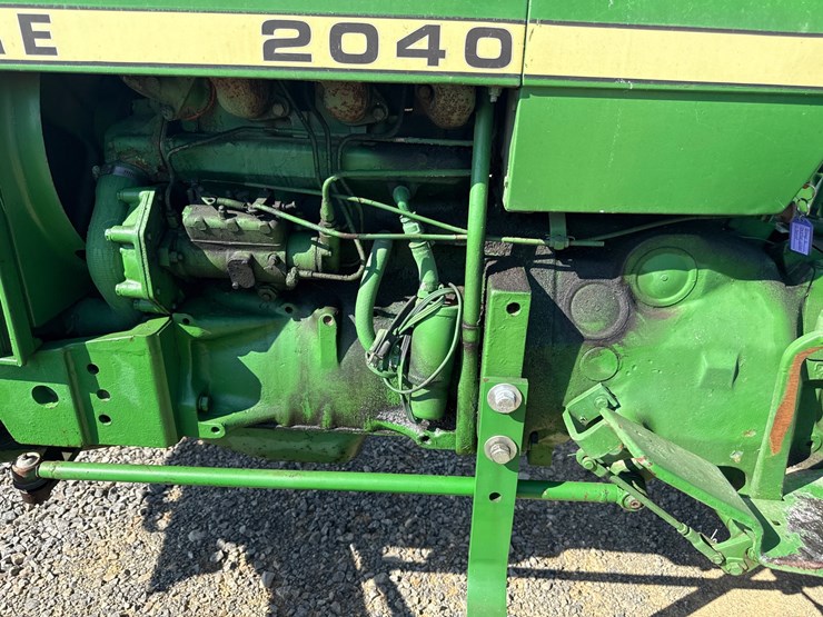 john-deere-2040-image-9