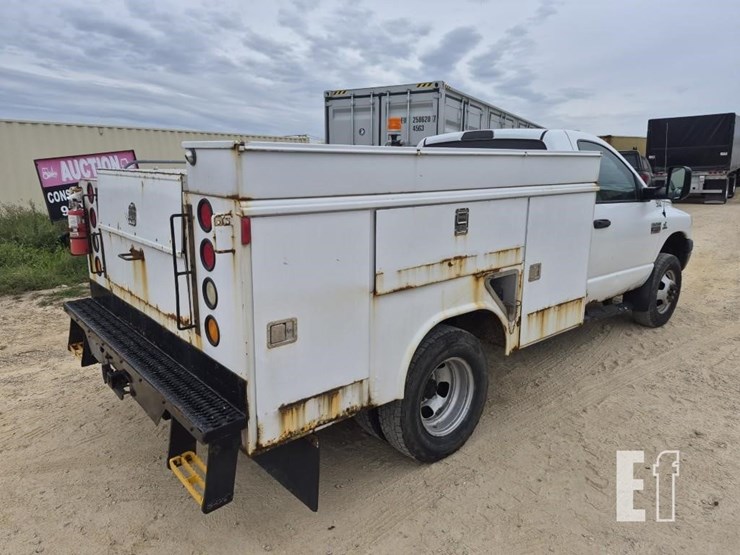 2008-dodge-ram-3500-image-3