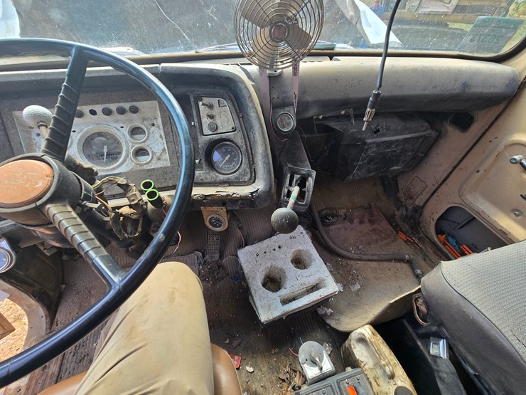 1986-ford-lt8000-image-66