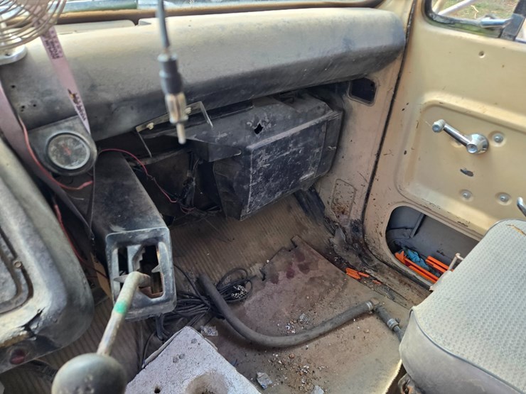 1986-ford-lt8000-image-65