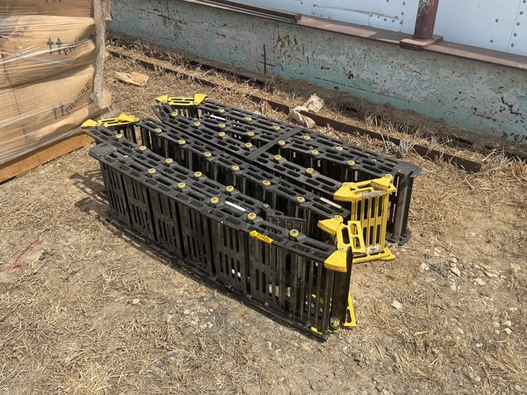 #53480-•-lot-of-folding-ramps-inv#53480-image-1