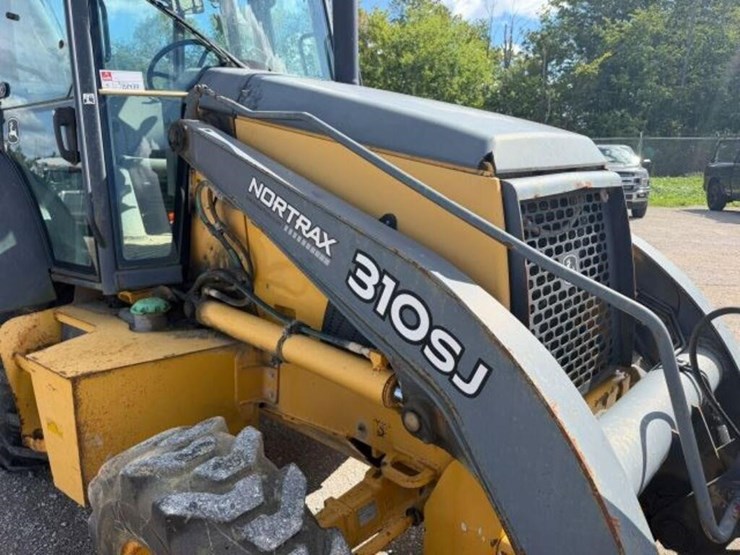 2011-deere-310sj-image-35