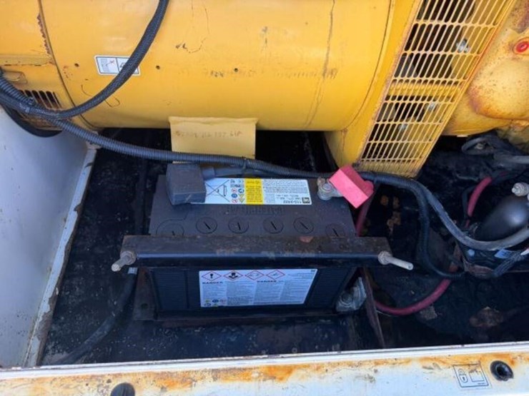 2015-caterpillar-aps100-image-22