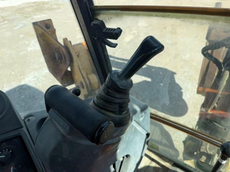 2011-deere-310sj-image-15