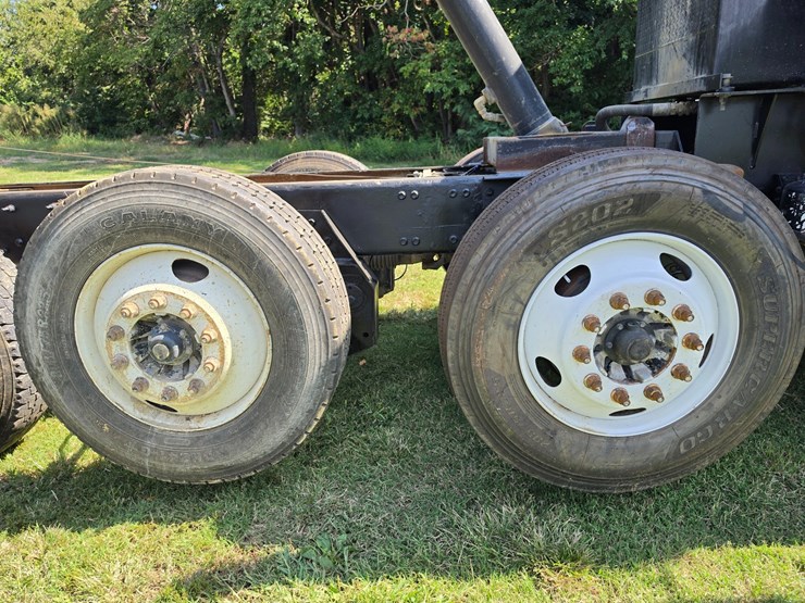 #25407-•-2005-volvo-vhd-quad-axle-dump-truck-image-123