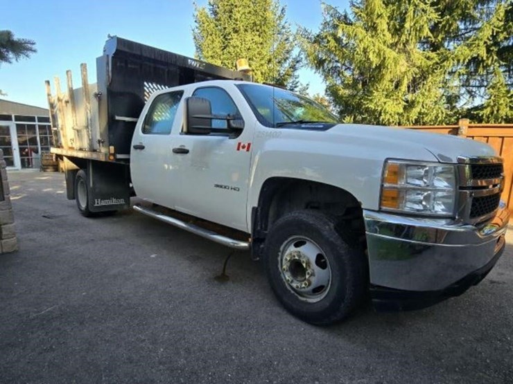 2014-chevrolet-3500-image-4