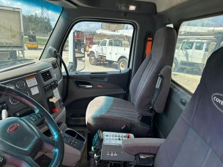 2014-peterbilt-567-image-27