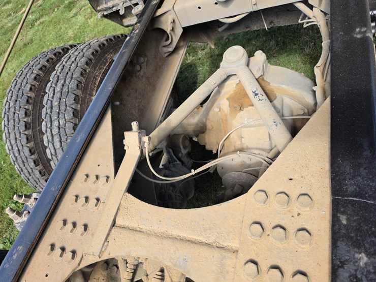 #25407-•-2005-volvo-vhd-quad-axle-dump-truck-image-44