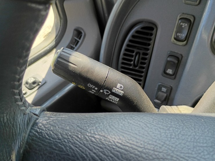 2007-freightliner-m2-106-image-65