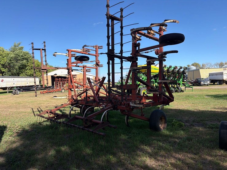 international-55-chisel-plow-image-5