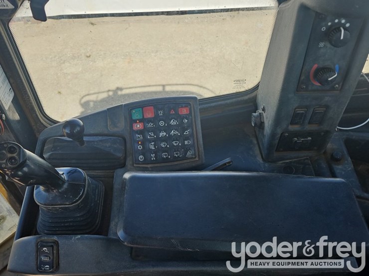 2017-deere-544k-image-36