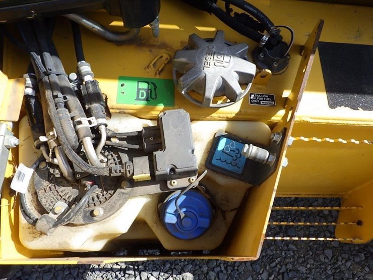2019-deere-210l-image-24