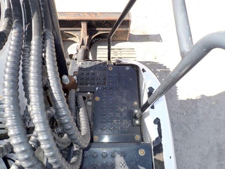 2021-bobcat-e145-image-40