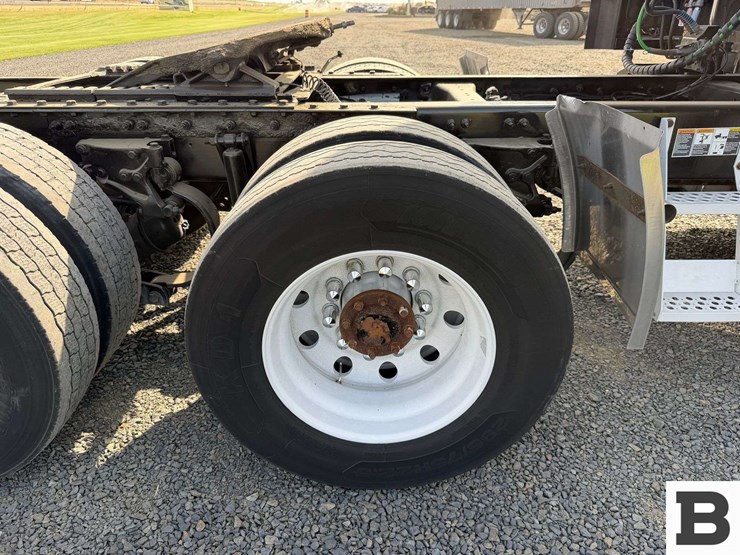 2016-kenworth-t680-image-31