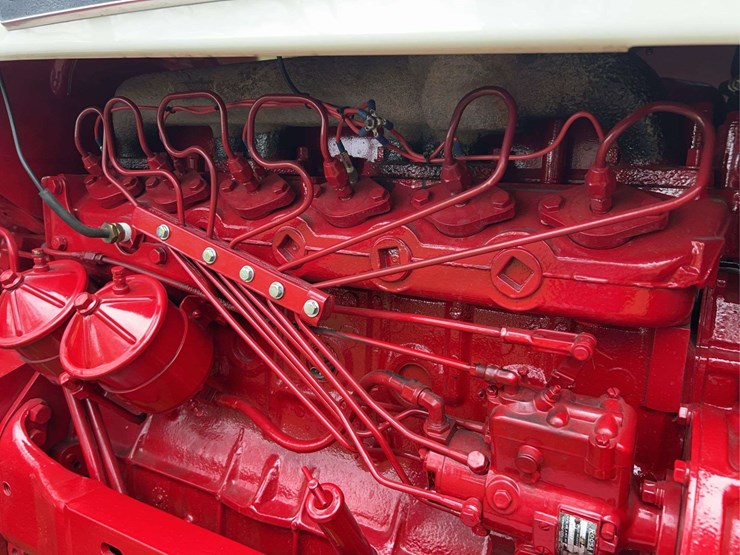 1970-656-farmall-hydro-diesel-row-crop-golden-demonstrator-image-25