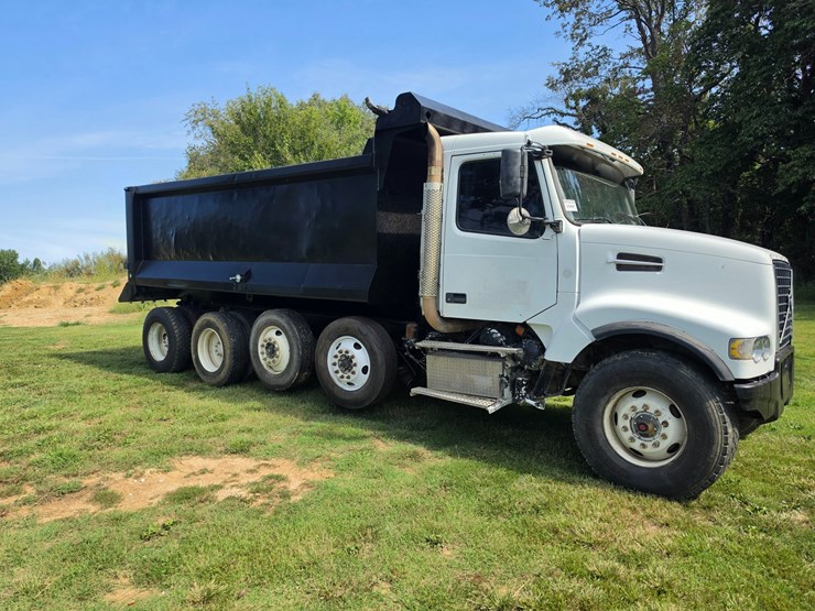 #25407-•-2005-volvo-vhd-quad-axle-dump-truck-image-16
