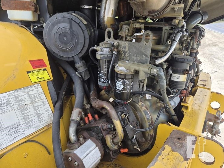2016-deere-344k-image-16