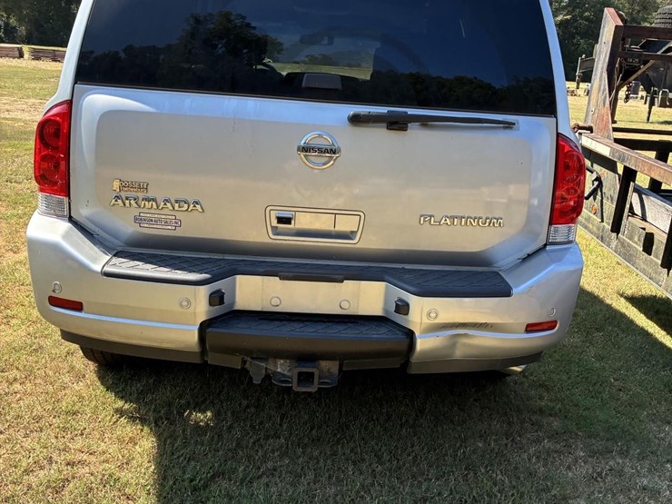 2012-nissan-armada-image-4