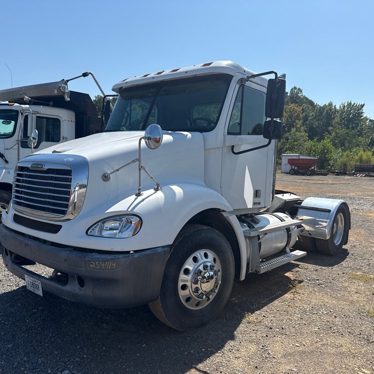 2004 FREIGHTLINER COLUMBIA 112