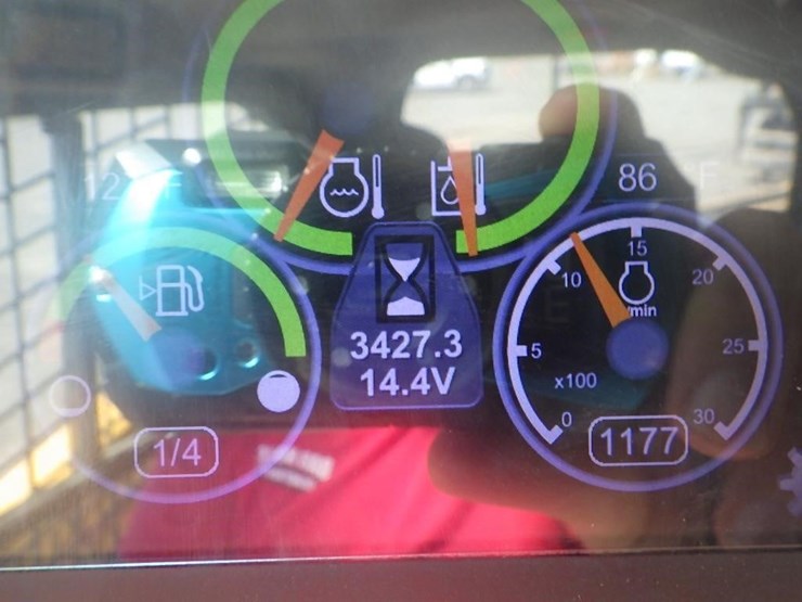 caterpillar-246d-image-25