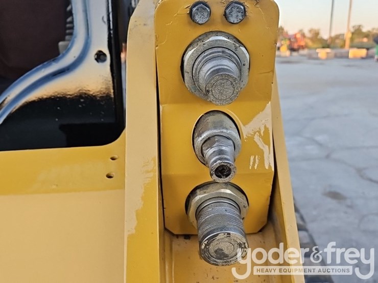 2021-caterpillar-259d3-image-17