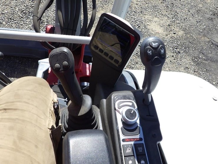 takeuchi-tb335r-image-40