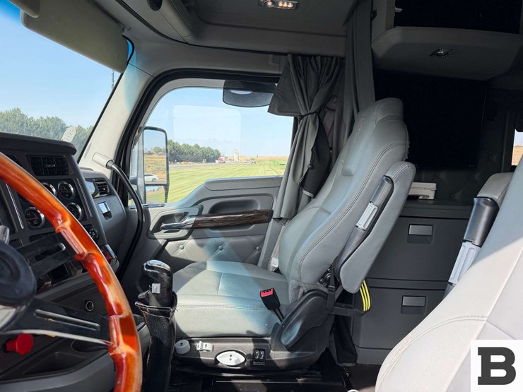 2016-kenworth-t680-image-52