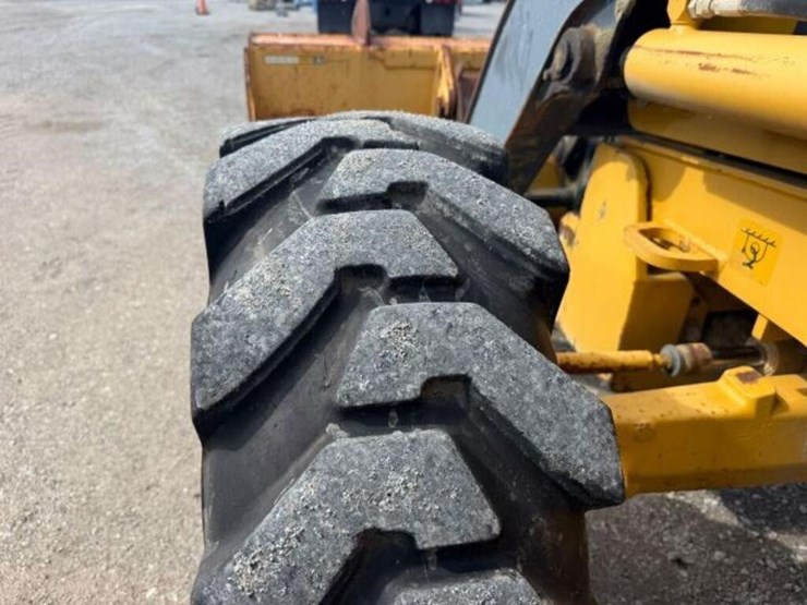 2011-deere-310sj-image-43